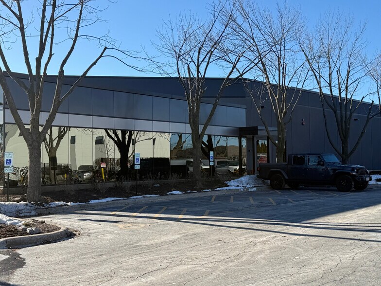 Primary Photo Of 500 W Algonquin Rd, Mount Prospect Flex For Lease