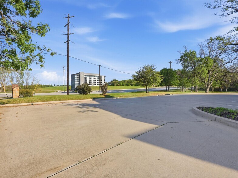 More Photos Of 101 Countryside Ct, Southlake Medical For Sale