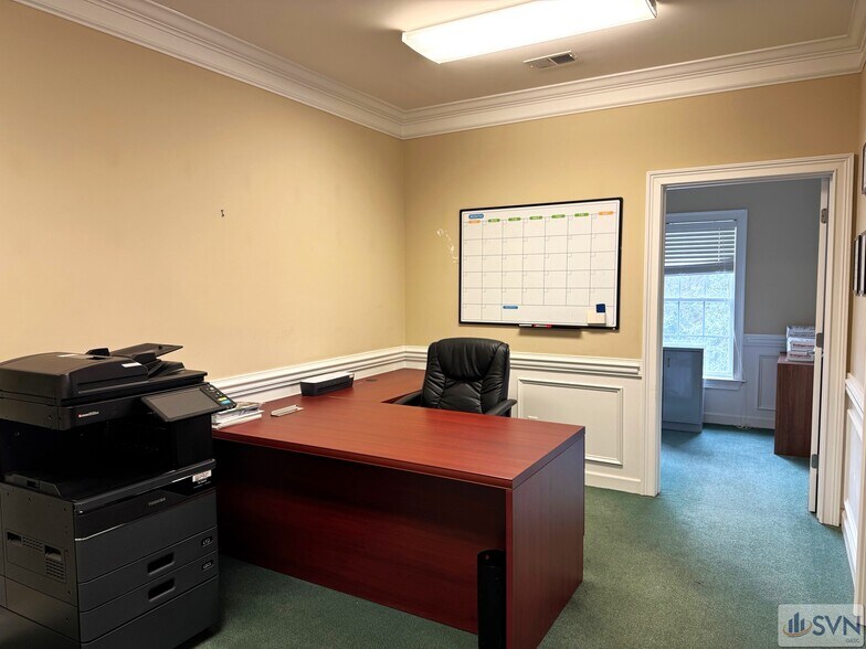 More Photos Of 37 W Fairmont Ave, Savannah Office For Lease