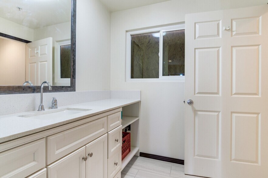 More Photos Of 545 E Hobson, Blythe Apartments For Sale