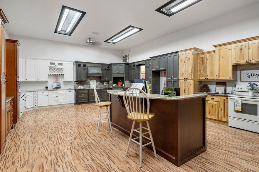 More Photos Of 9926 Denton Ave, Hudson Warehouse For Lease