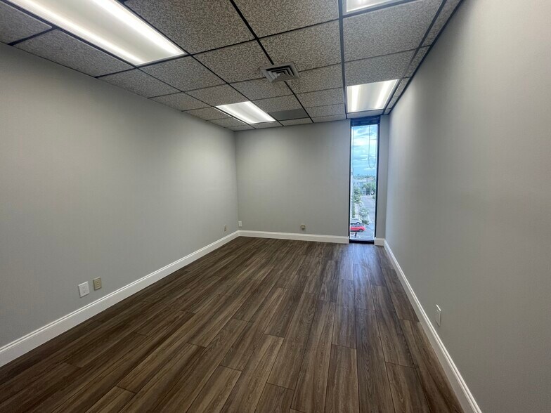 More Photos Of 2131 Hollywood Blvd, Hollywood Office Residential For Lease