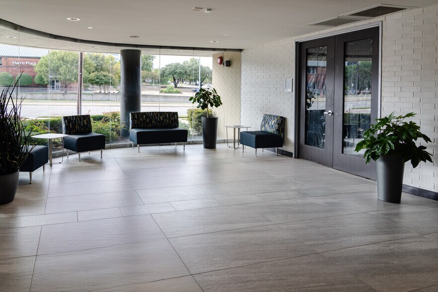 More Photos Of 1650 W Rosedale St, Fort Worth Medical For Lease