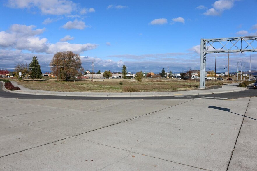 More Photos Of 2453 Crater Lake Highway, Medford Land For Sale