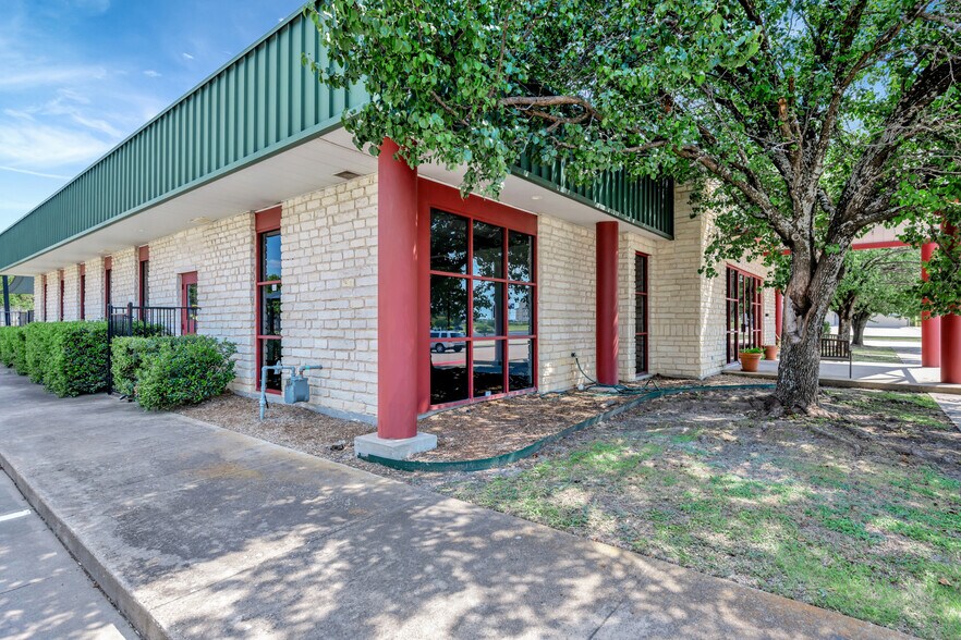 More Photos Of 132 El Chico Trl, Willow Park Medical For Sale