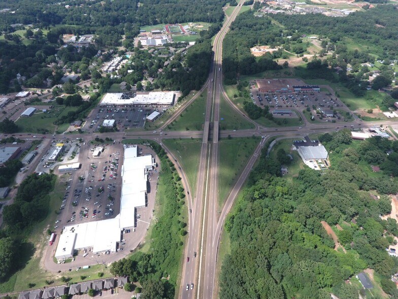 More Photos Of 1904 University Ave, Oxford Storefront Retail Office For Lease