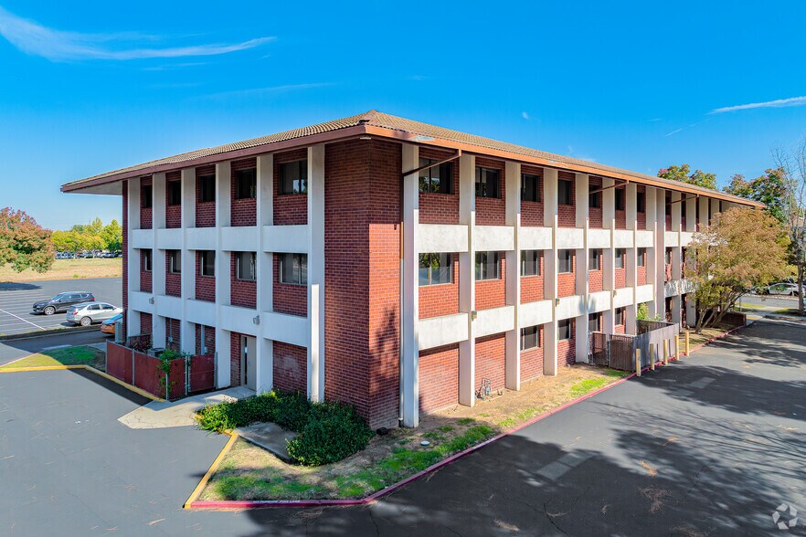 More Photos Of 7501 Hospital Dr, Sacramento Medical For Lease