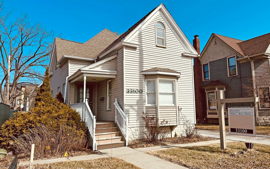 Primary Photo Of 33100 Grand River Ave, Farmington Office For Lease