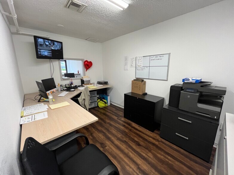 More Photos Of 12155 Metro Pky, Fort Myers Flex For Sale