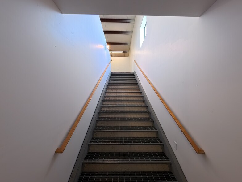 More Photos Of 635 SE Business Way, Bend Showroom For Sale