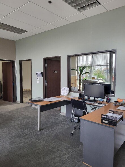 More Photos Of 2211 S Hunts Ln, San Bernardino Showroom For Lease