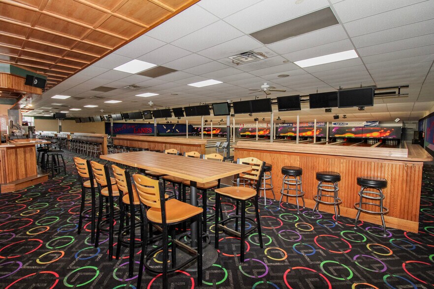 More Photos Of 125 Main St, Huron Bowling Alley For Sale