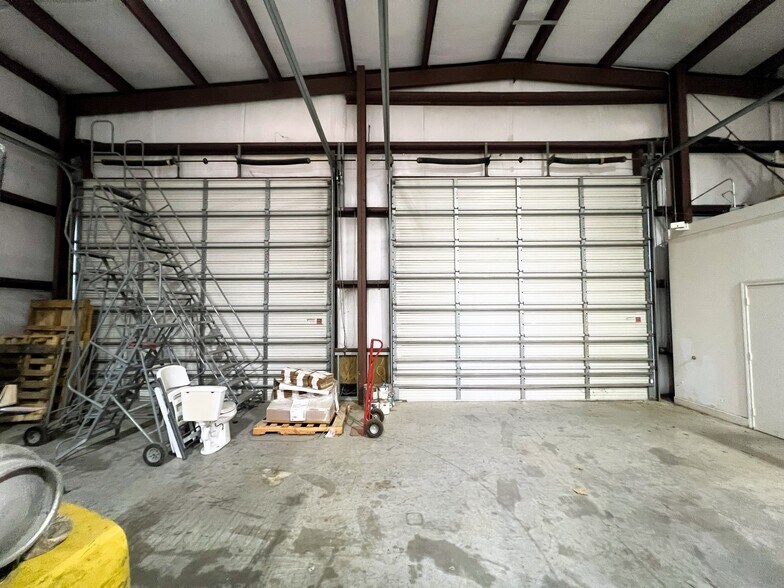 More Photos Of 7030 Windfern Rd, Houston Warehouse For Sale