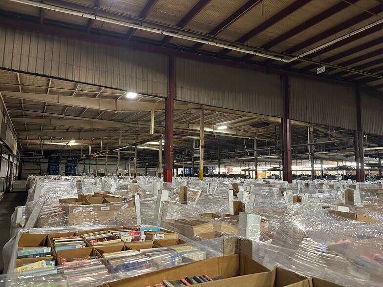 More Photos Of 1507 S Olive St, South Bend Warehouse For Lease