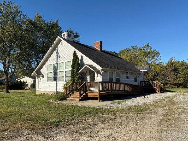Primary Photo Of 33518 W Jefferson Ave, Rockwood Restaurant For Sale