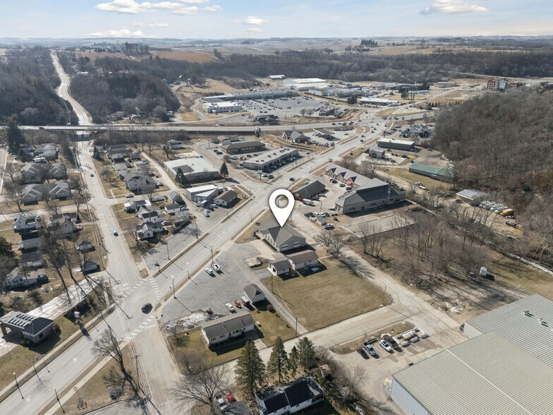 More Photos Of 702 Short St, Decorah Office For Sale