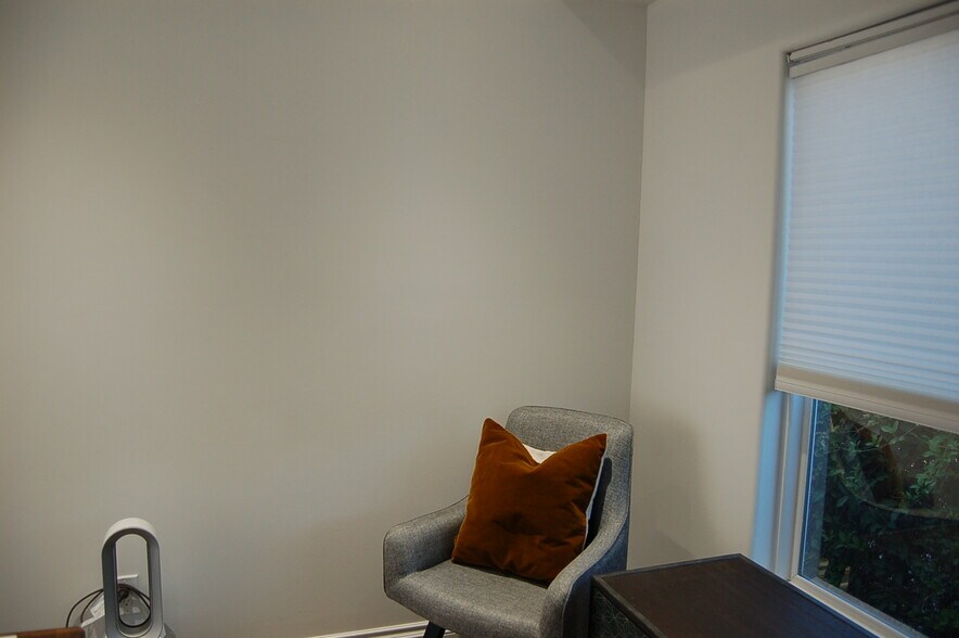 More Photos Of 23300 Ventura Blvd, Woodland Hills Loft Creative Space For Lease