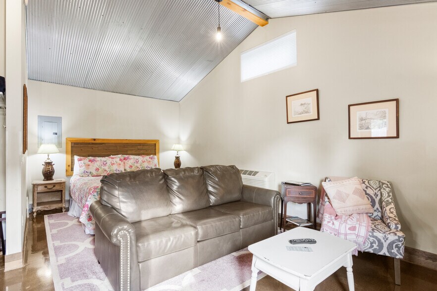 More Photos Of 4871 U.S. 31, Eastport Hotel For Sale