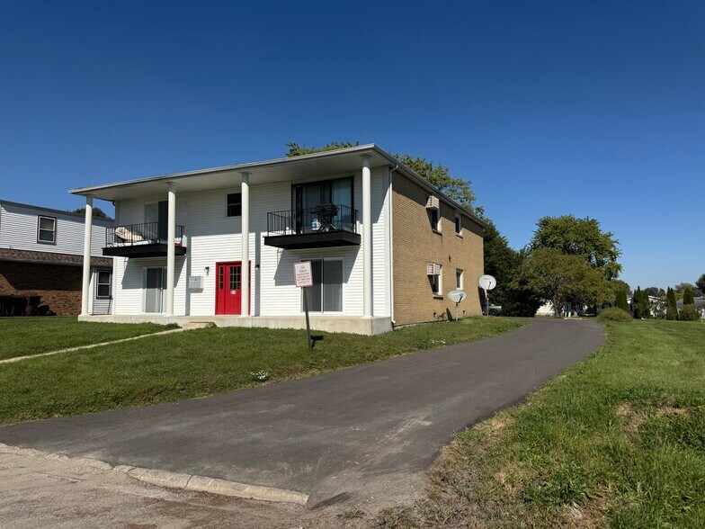 More Photos Of 374 Lynn Dr, Manteno Apartments For Sale