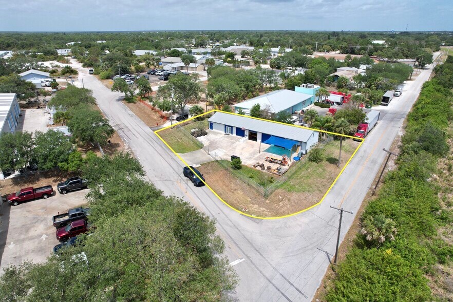 More Photos Of 6820 Woodmere Rd, Sebastian Light Distribution For Sale