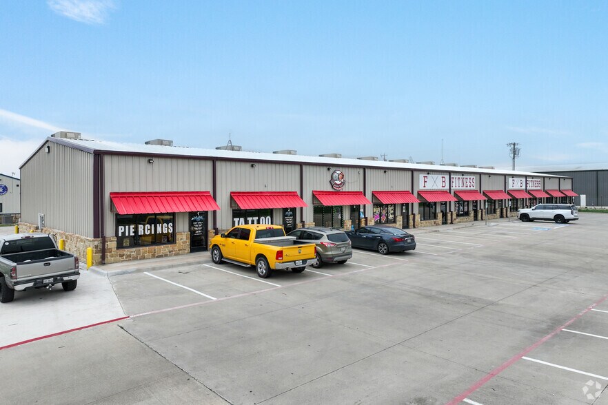 More Photos Of 2350 FM 66, Waxahachie Storefront Retail Office For Lease