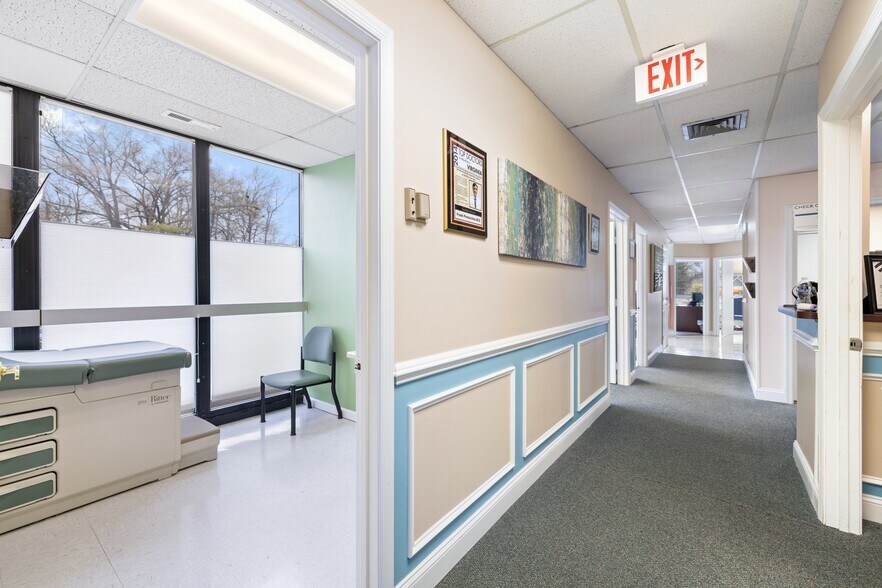 More Photos Of 2616 Sherwood Hall Ln, Alexandria Medical For Sale