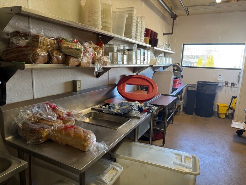 More Photos Of 1025 N Sherman Ave, Madison Freestanding For Lease
