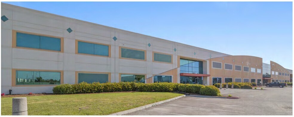 More Photos Of 2323 Avenida Costa Este, San Diego Warehouse For Lease
