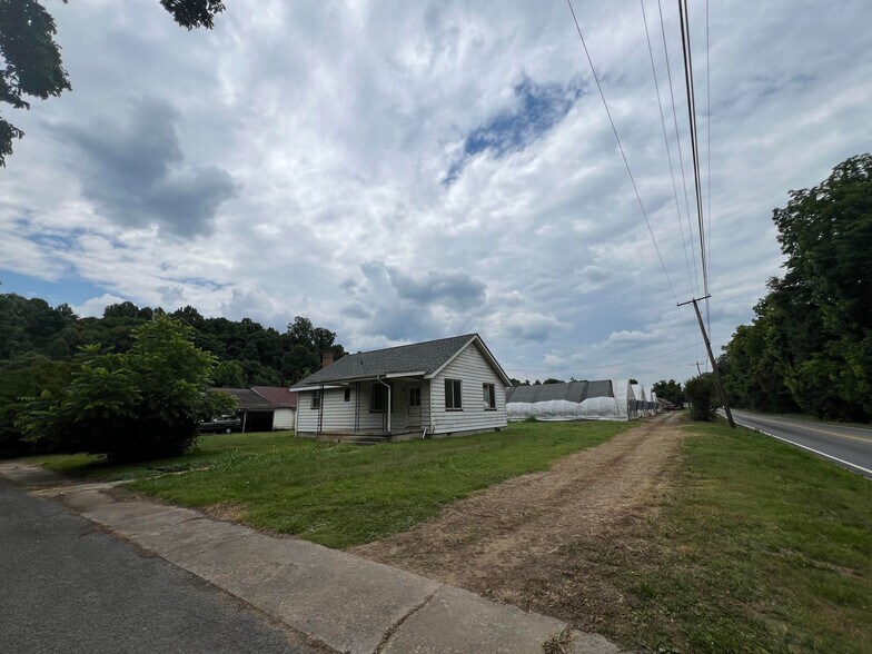 More Photos Of 2306 W Riverside Dr, Salem Specialty For Sale