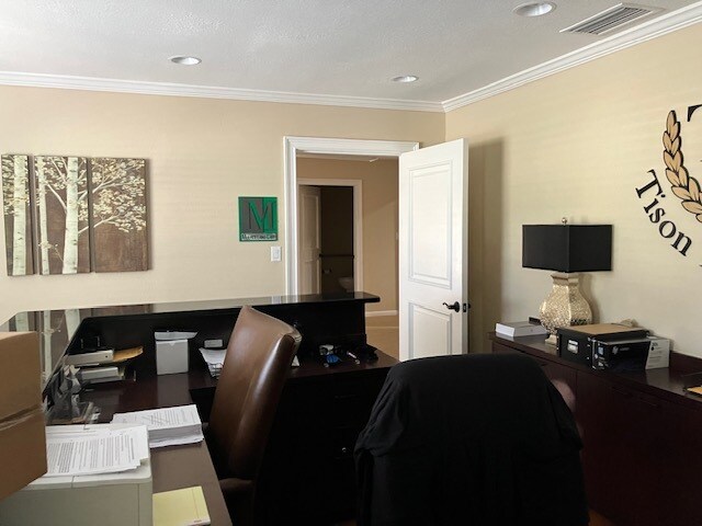 More Photos Of 9312 N Armenia Ave, Tampa Office Residential For Sale