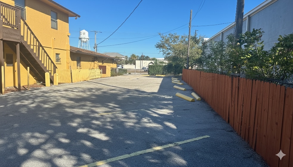 More Photos Of 117 9th Ave, Bradenton Multifamily For Sale