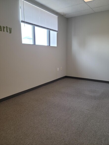 More Photos Of 5618-5624 6th Ave, Kenosha Office For Lease