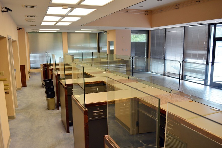 More Photos Of 4602 St. Stephens Rd, Mobile Bank For Sale