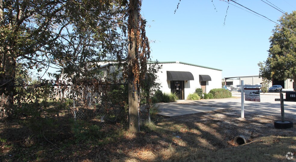 More Photos Of 231 Tubing Rd, Broussard Warehouse For Lease