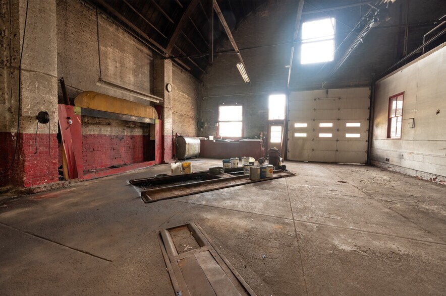 More Photos Of 15-17 Meade Ave, Pittsburgh Auto Repair For Sale