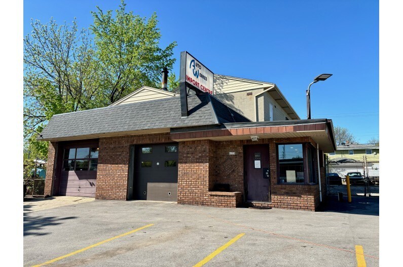 More Photos Of 6155 W Fond Du Lac Ave, Milwaukee Auto Repair For Sale