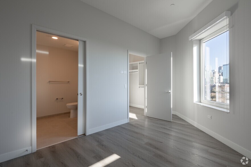 More Photos Of 670 N May St, Chicago Apartments For Lease