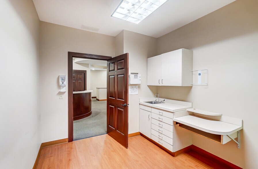 More Photos Of 3300 Philadelphia Dr, Dayton Medical For Sale