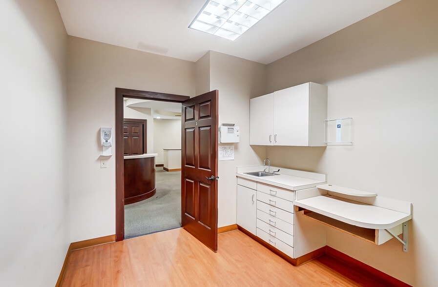 More Photos Of 3300 Philadelphia Dr, Dayton Medical For Sale