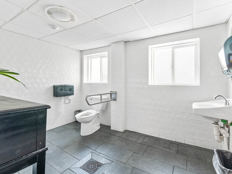 More Photos Of 176 Columbus Ave, Pawtucket General Retail For Sale