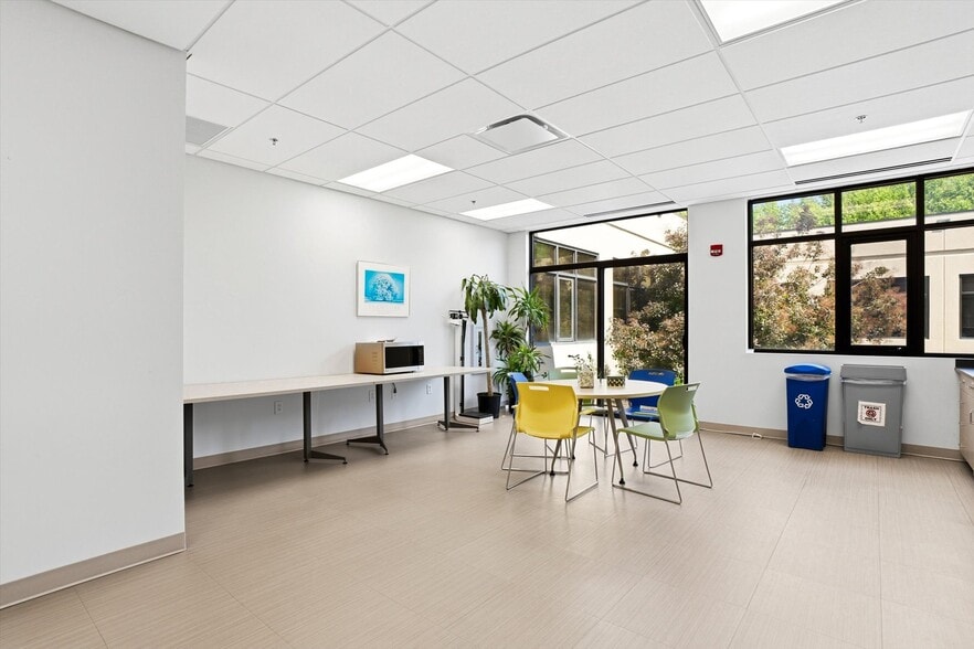 More Photos Of 15 Roszel Rd, West Windsor Office For Sale