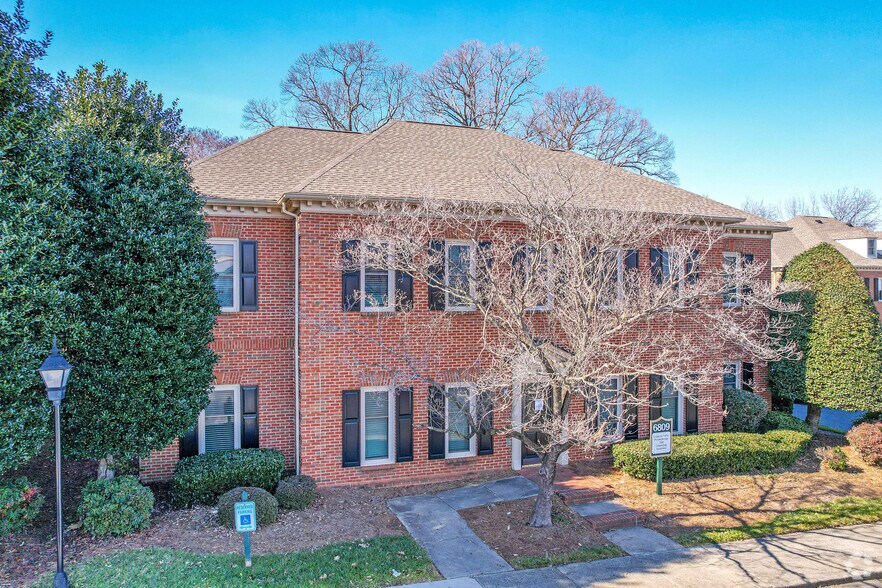 More Photos Of 6809 Fairview Rd, Charlotte Office For Lease