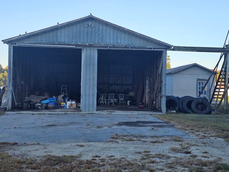 More Photos Of 460 Colonial Trl E, Surry Warehouse For Sale