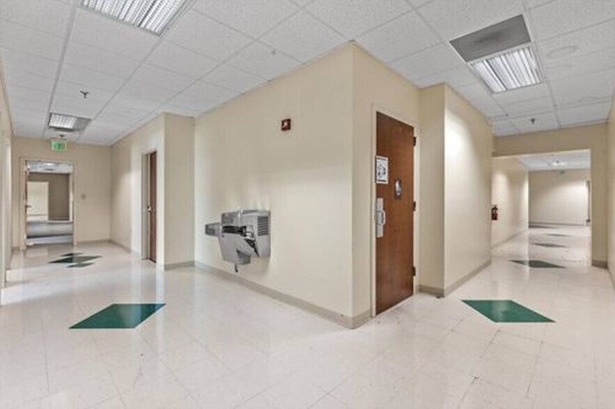 More Photos Of 1845 Midpark Rd, Knoxville Office For Lease