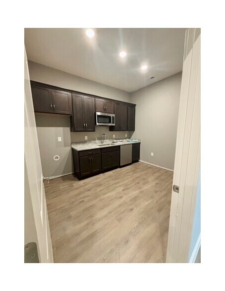 More Photos Of 2678 Townsend Ct, Clarksville Medical For Lease