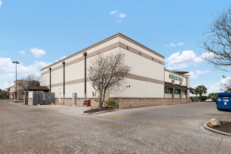 More Photos Of 901 S 10th St, McAllen Freestanding For Sale