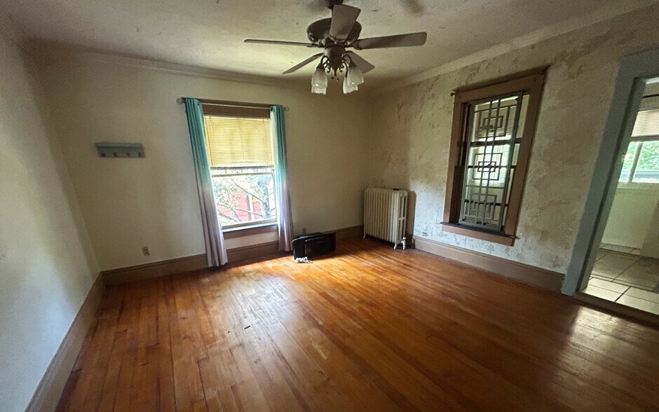 More Photos Of 1055 Lincoln Way E, Chambersburg General Retail For Sale