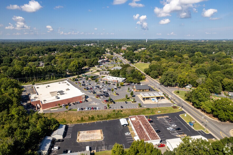 More Photos Of 400 Dobys Bridge Rd, Fort Mill Storefront Retail Office For Lease