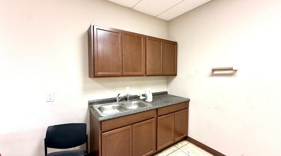 More Photos Of 12920 TX-191 Frontage, Midland Flex For Lease