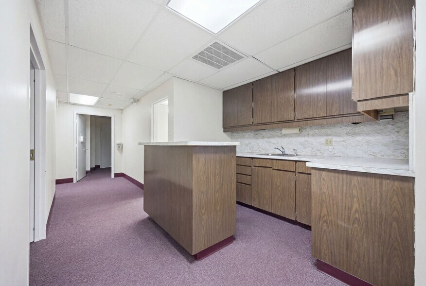 More Photos Of 1811 Bayshore Gardens Pky, Bradenton Medical For Sale